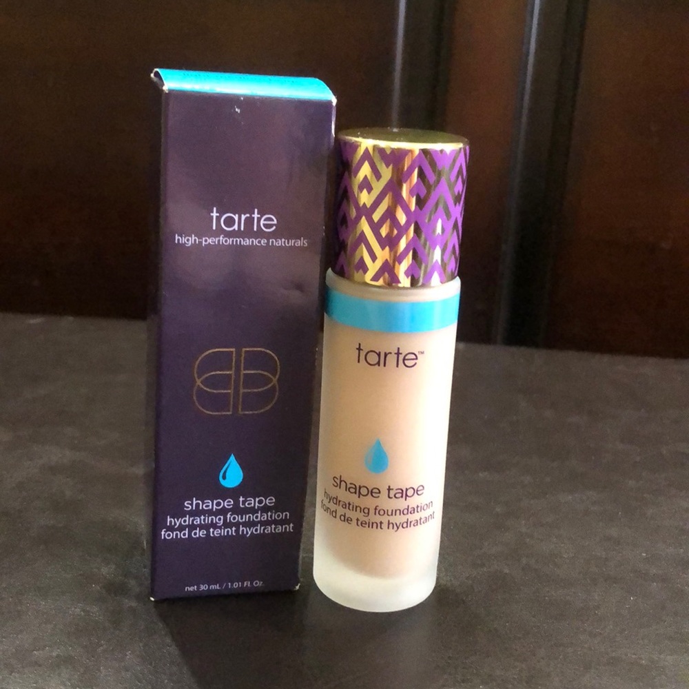 Tarte Shape Tape Foundation in light-medium beige